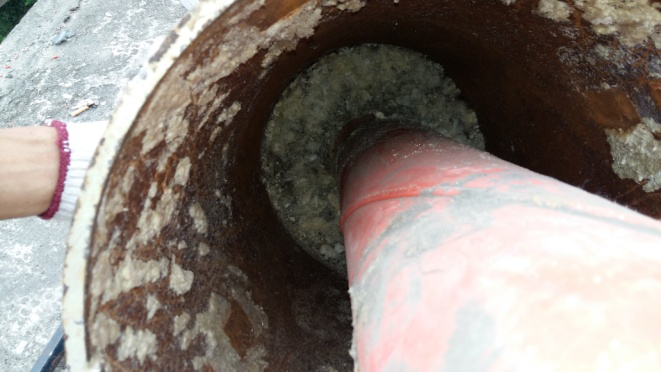 傳統發泡材料老化呈豆渣狀,失去密封作用